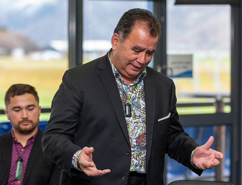 Darren presenting a mihi of behalf of the Mana Tāhuna Charitable Trust at the 2021  Australia & New Zealand Prime Ministers Visit